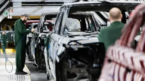 JLR Vendor Network Staff Allegedly Told to Register for Universal Credit, Labor Group States