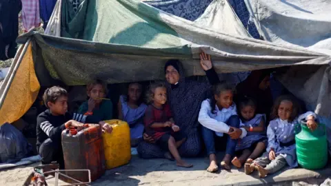 Devastating Conditions within Gaza City as Military Forces Push Forward