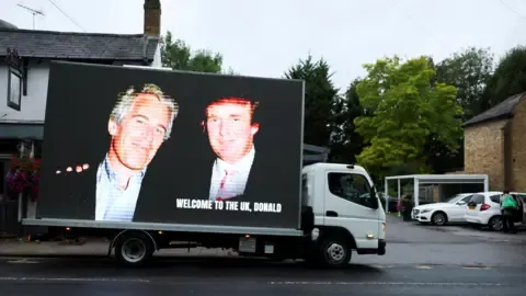Several Detentions Carried Out After Donald Trump and Epstein Images Projected on Royal Castle
