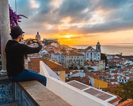 Why Are Numerous People from the US Moving to Portugal?